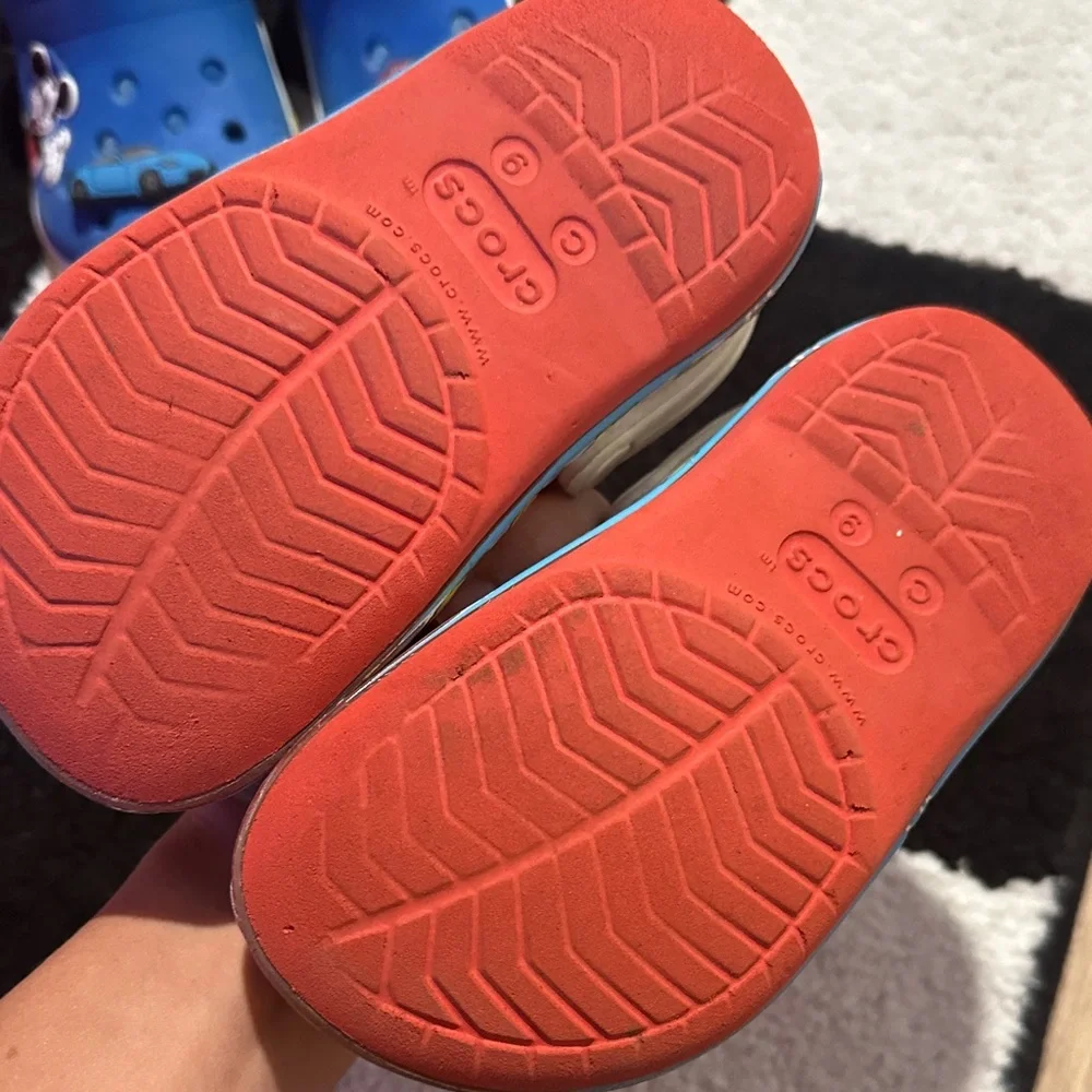 2 pack of crocs kids size 9 - Picture 10 of 10
